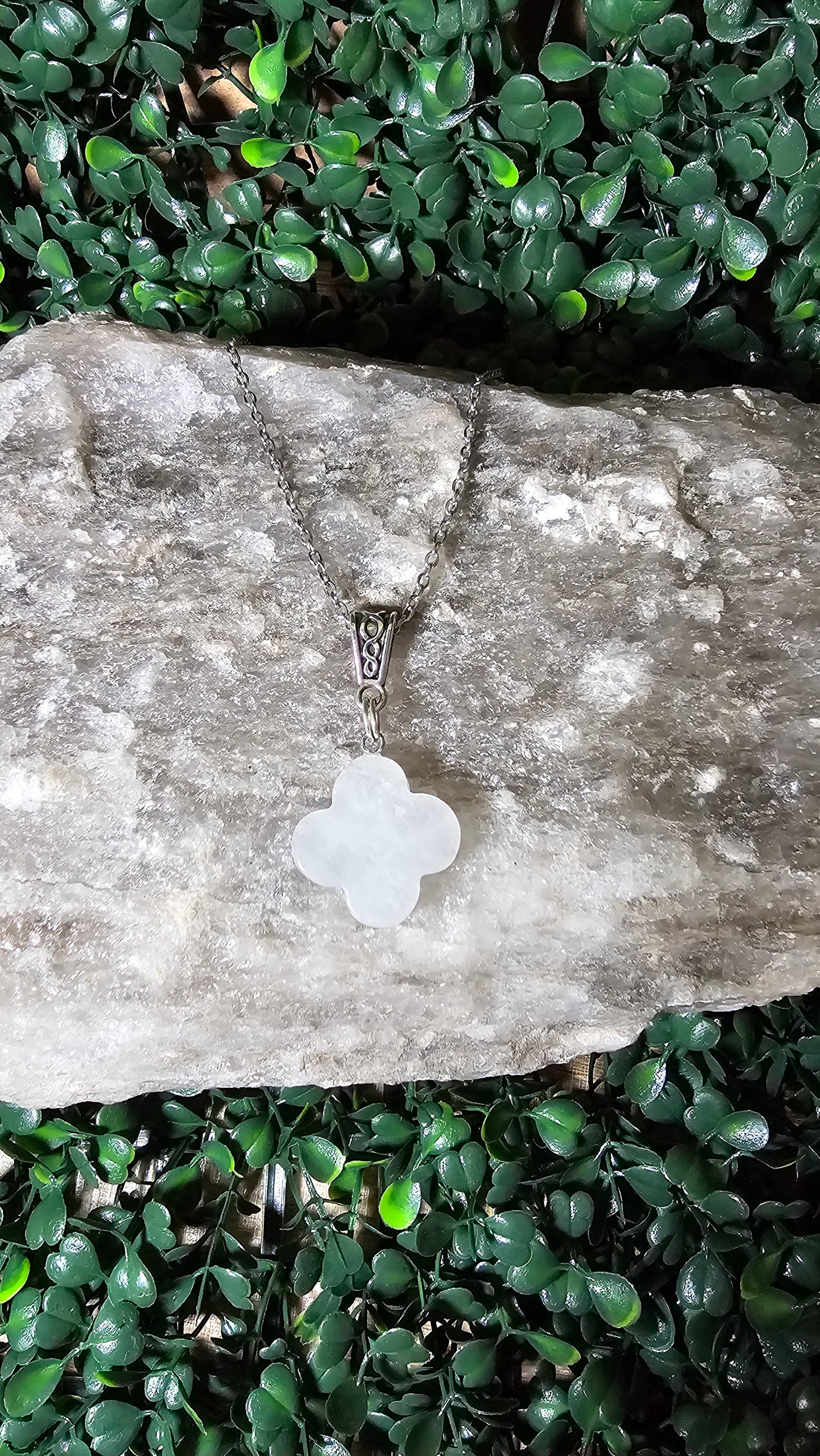 Clear Quartz - 4 leaf clover necklace