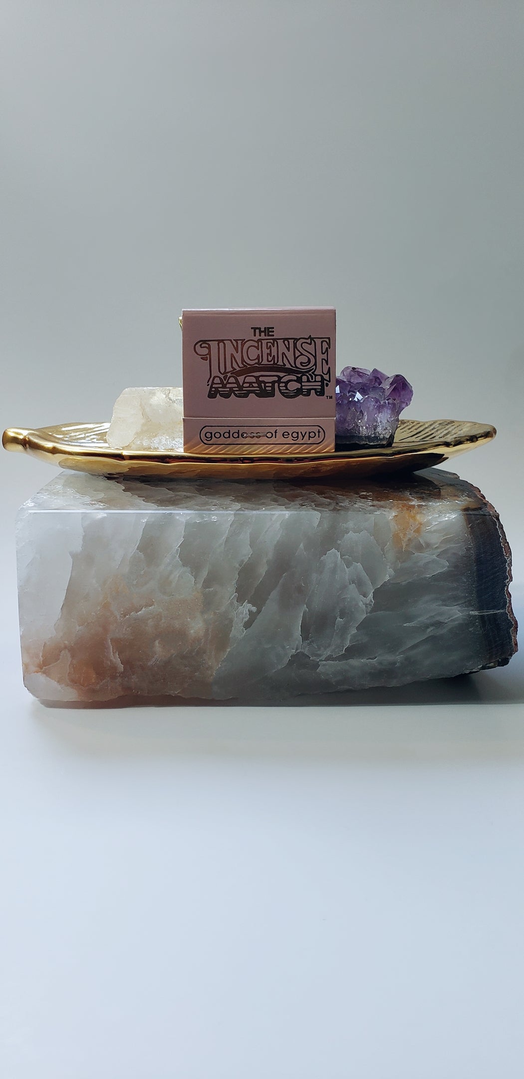 Goddess of Egypt: soft scent of florals blended with the woodsy scents of myrrh, sandalwood and frankincense reminiscent.